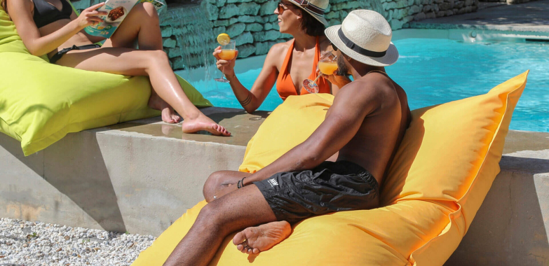 Chauffeuse côtelée convertible gris — confort raffiné et pratique