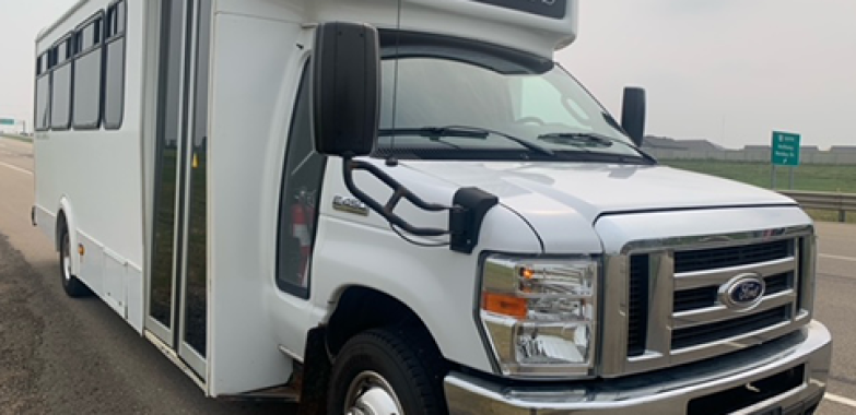 Wedding Limo Rental: Elegant Arrivals for Your Big Day