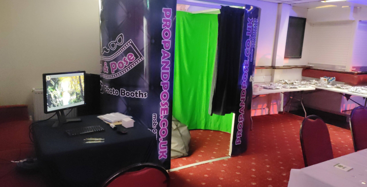 Standout Photobooth Green Screen North West for Your Event