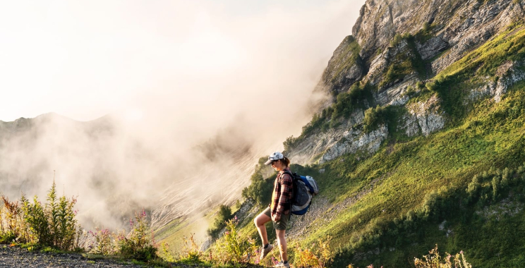 Chase Extreme Weather: Guided Storm Safaris for Adventurers