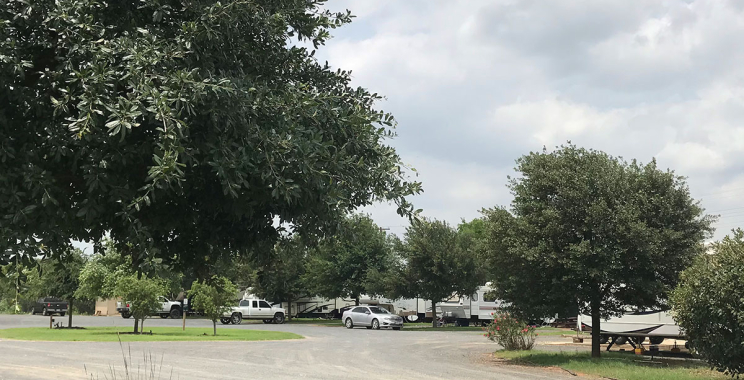 Discover a welcoming place to stay in Pearsall’s RV community