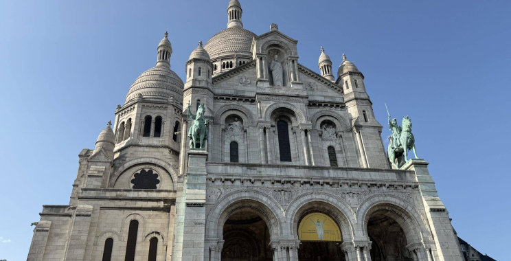 Paris in Focus: A Guided Walk Around Notre Dame’s Exterior and Crypt