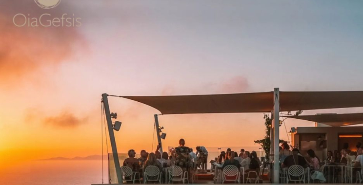 Discover the Charm of Oia’s Dining Scene
